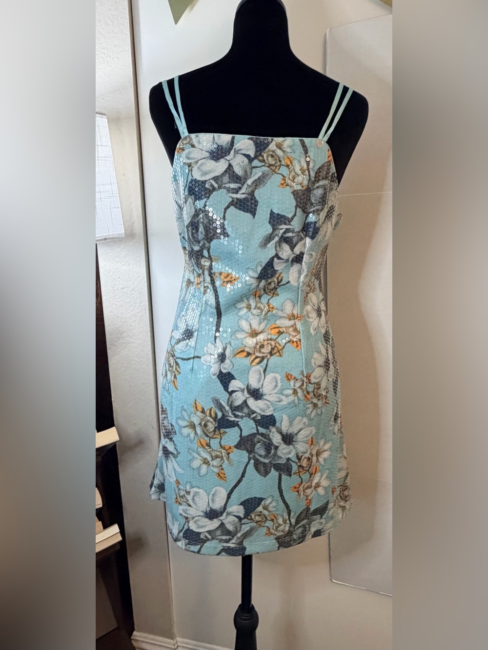 Sold Out Coquette Venus Spaghetti Strap Shift Floral Sequin Mini Dress Size M - Picture 3 of 8